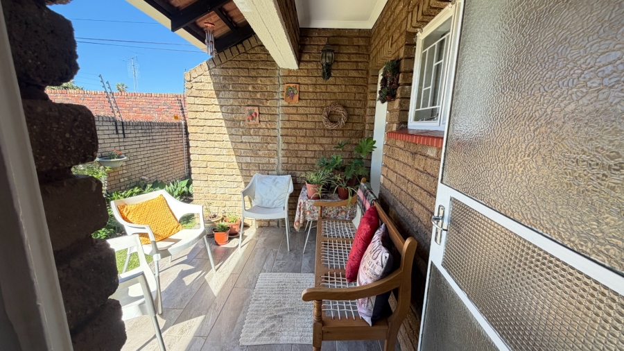 2 Bedroom Property for Sale in Miederpark North West